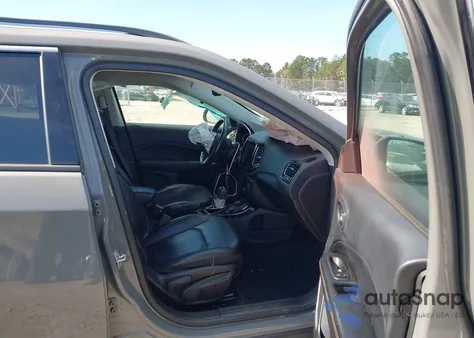 2021 Jeep Compass Limited 4X4 из США, поврежденный, VIN 3C4NJDCB5MT602828